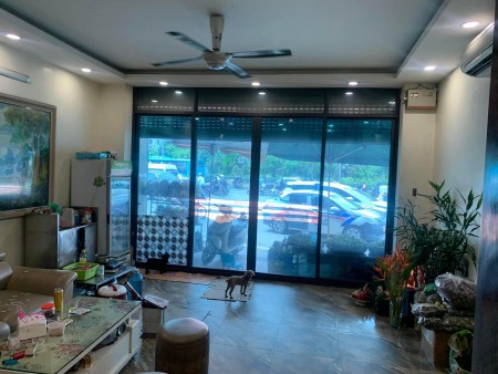Bán nhà mặt phố, kinh doanh tại đường Láng (Đống Đa) 40m2, 5 tầng, mặt tiền 5.2m, giá 300tr/m2
