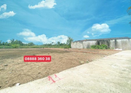 Bán đất nền gần KCN Thuận Đạo, 108m2, 100% thổ cư, dân cư đông đúc, SHR