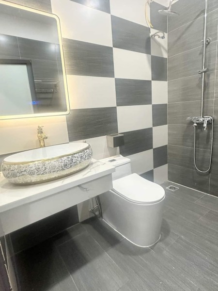 CẦN BAY NGAY NHÀ CỰC ĐẸP PHỐ TRUNG VĂN, NAM TỪ LIÊM, DT 37M *6 TẦNG, NGÕ THÔNG, KINH DOANH SẦM UẤT.