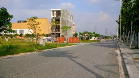 Bán đất dt 300m2 xoay tiền chữa bệnh, gần chợ, khu dân đông SHR, giá 820 triệu