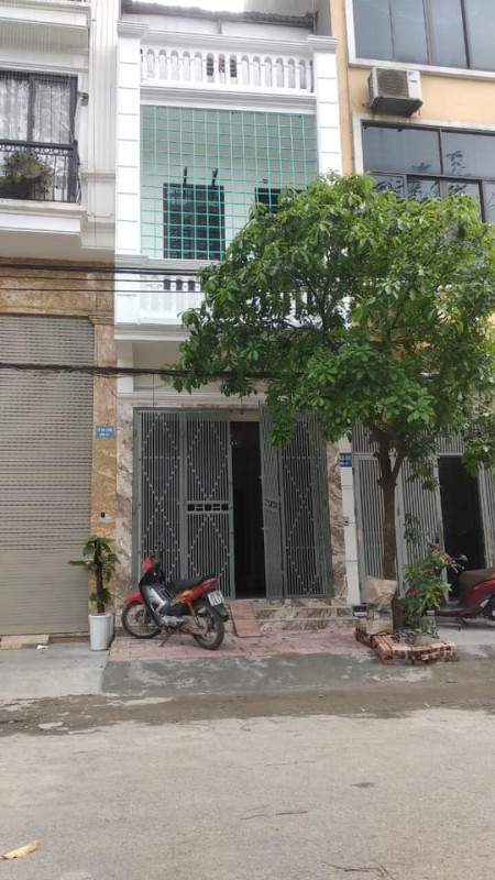 Chính chủ cho thuê nhà nguyên căn 3 tầng mặt công viên Đền Lừ