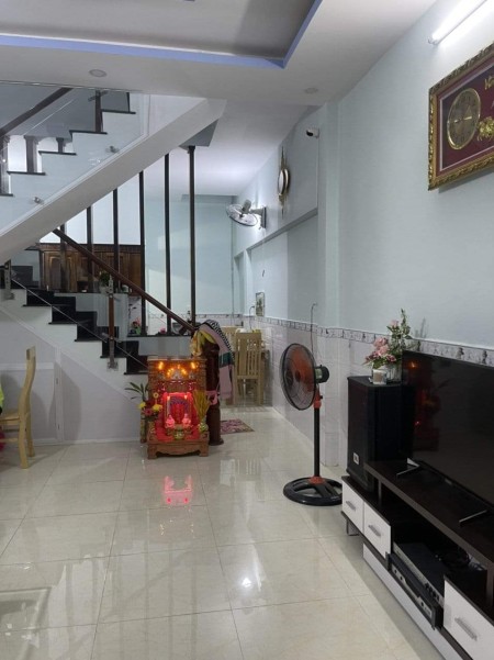 Cho thuê nhà nguyên căn 1 lầu 1 trệt nhà mặt tiền tiện làm ăn