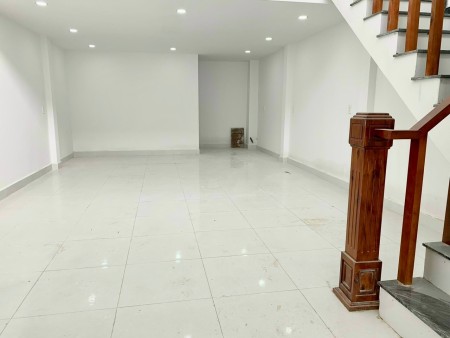 Bán gấp căn nhà ngay Phan Đăng Lưu, Phú Nhuận. Giá 3,4 tỷ/32m2. Sổ riêng.