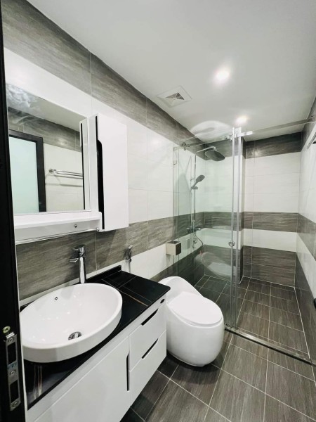 PHÂN LỐ GÓC MINH KHAI- Ô TÔ ĐỖ CỬA- 7 TẦNG THANG MÁY- 43M2- MẶT 4M- 6,8 TỶ