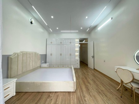 Bán Nhà Lạc Long Quân, Ô Tô Vào Nhà, 3 Bước ra Hồ Tây, 45m2, Giá 8,5 Tỷ