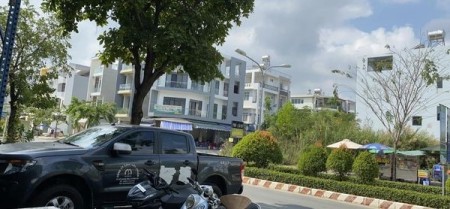 Bán nhà phố kdc cao cấp nam Sài Gòn