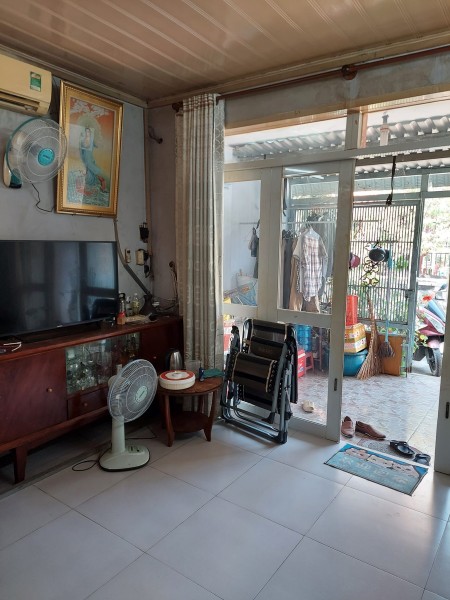 Bán nhà giáp quận 7, 2 xe hơi tránh nhau sổ nở hậu nhẹ nhà cũ tiện xây lại