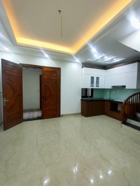 Cần bán nhà Ngọc Thụy, diện tích 30m2