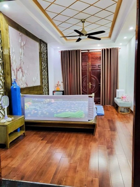 Bán gấp biệt thự sang trọng - Quận Tân Bình. (đường 10m thông, nhà đẹp 5 tấm)