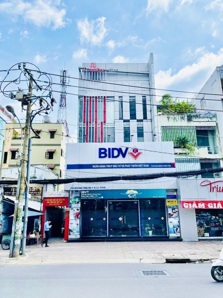 Cho thuê nhà mặt tiền CMT8, Quận 3. DT 203m² x 5 lầu, chỉ 280 triệu/tháng, LH 0911989098