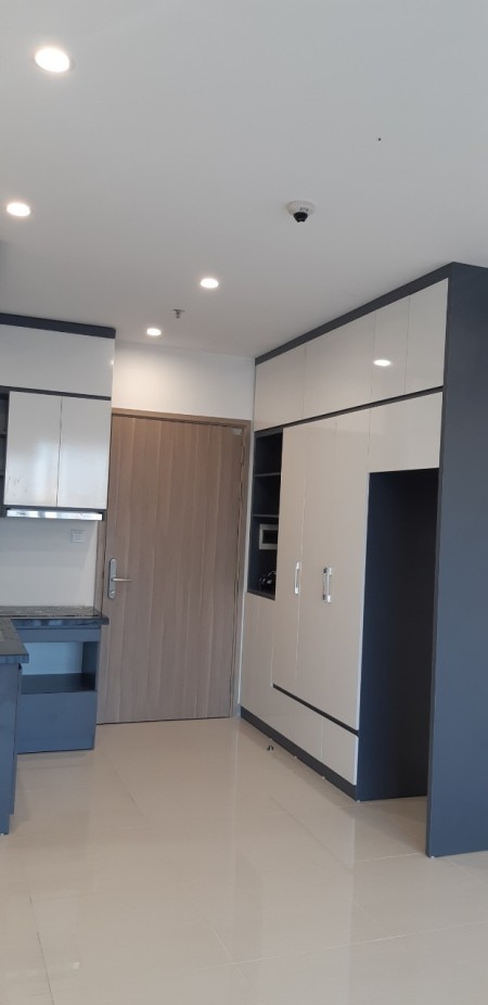 (Mới) cần bán căn studio tầng trung, view bể bơi giá 1.27 tỷ bao tất phí, ở ngay Vinhomes Smart City