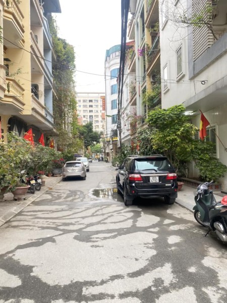 Bán nhà quận Ba Đình, phố Đào Tấn. Dt 73m, 5T, Mt 6m, 15Tỷ. Vị trí Lô Góc rất đẹp, Ô tô tránh đỗ, KD