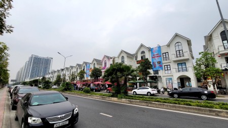 Cần cho thuê căn Shop gấp, kế biển cận hồ sát chung cư đối diện Đại Học VinUni Vinhomes Gia Lâm