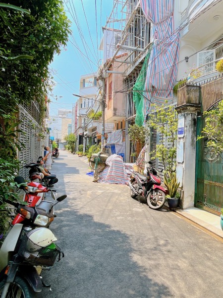 Bán nhà HXH bờ bao Tân Thắng, quận Tân Phú. Dt 4x17m đúc 3 tấm. Giá 6,7 tỷ.