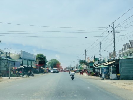 Gia đình em cần bán đất gấp trả nợ cho a2. Nhà mình ai cần mua thì alo em ạh. 365tr hết đất