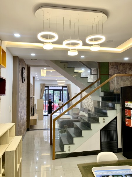 Bán nhà riêng mặt tiền Nguyễn Thi kết cấu 3 tầng giá 5.5 tỷ ngay Lotte Mart Skyline LH 0935 810 900