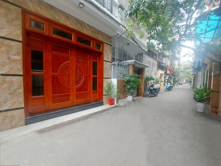 NHÀ MỚI ở Cầu Giấy 4tỷ 38m2 Oto GẦN 5 Tầng Phun công năng