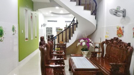 Cho thuê nhà 3 lầu mặt tiền đường NB Cao Lỗ Phường 4 Quận 8