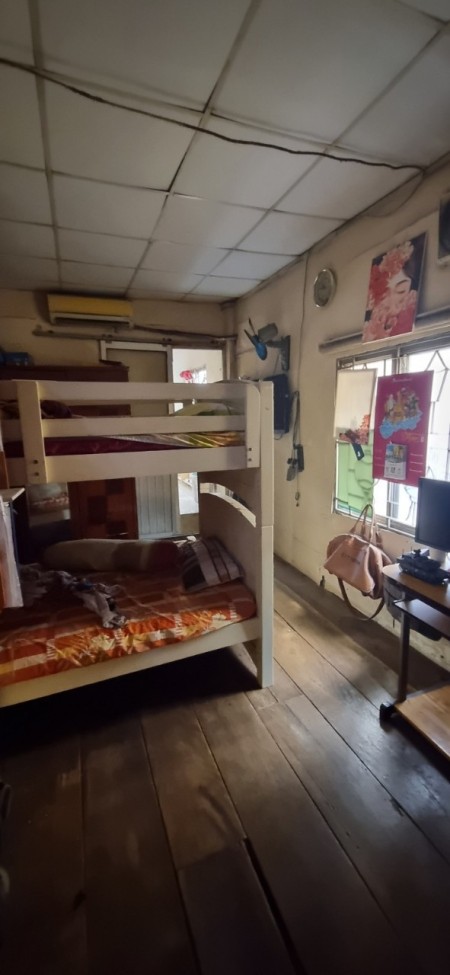 Mặt tiền chợ Hồng Lạc – 62 m2 4PN - xe hơi chạy đến trước nhà.
