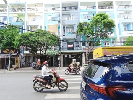Cho thuê nhà mặt tiền nguyên căn tại Bình Phú 1
