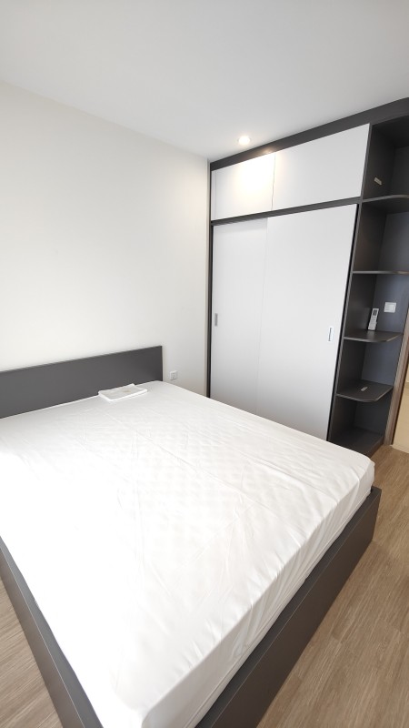 Gấp bán căn hộ 1 ngủ 1 đa năng, full đồ, tầng trung Đông Nam, 1.65 tỉ bao phí