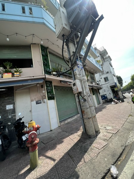 Cần cho thuê mặt bằng 2 MT rộng 18.5m - khu vực Phú Nhuận, TPHCM