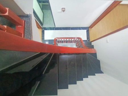 Bán nhà Bạch Mai 40m x 5 tầng ngõ thông giá nhỉnh 5 Tỷ