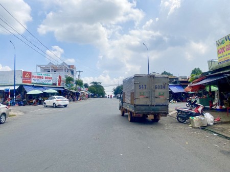 Tôi chính chủ sang gấp 816M2 đất thổ cư, đối diện chợ. Giá 650 triệu