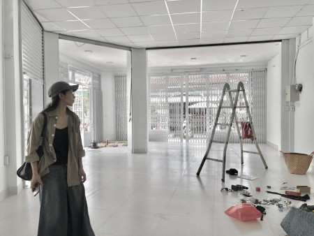 Cho thuê nhà nguyên căn góc 2 mặt tiền quận 10