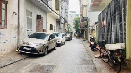 Bán nhà phố Nguyễn Khánh Toàn, trước nhà oto tránh ngõ thông 55m2 8 tỷ