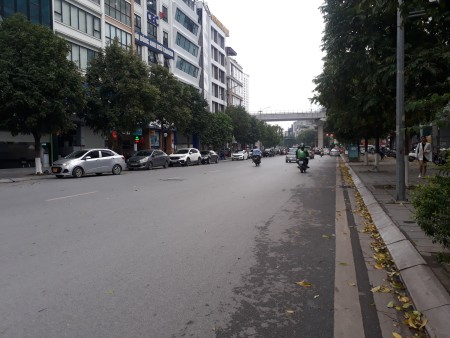 Bán nhà liền kề mặt phố khu A10 Nguyễn Chánh. Dt 96m² xây 4 tầng, mặt tiền 6m, thang máy. Giá 35 tỷ.