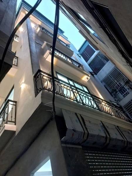 Bán nhà riêng gần cầu Chương Dương, Nguyễn Văn Cừ 72M2. Mặt tiền 5.6M, 5 phút sang Phố Cổ. Giá 5.7tỷ
