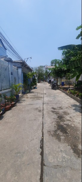 Bán đất được xây 2, 3 lầu, hẻm trước nhà 4m ngang. Cách Đỗ Xuân Hợp 200m, quận 9, nhỉnh 40 triệu/m2