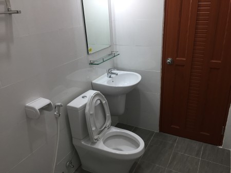 Cho thuê 02 phòng trọ khu ngã tư Hàng Xanh (phòng 4,5 triệu và phòng 4 triệu/tháng)