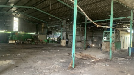 Chỉnh chủ cho thuê nhà xưởng 2000m2 điện nước đầy đủ 3 pha có khu vực văn phòng đường container chạy