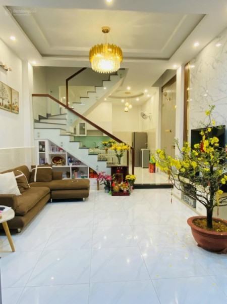 Bán nhà phân lô vip Dịch Vọng Hậu, Cầu Giấy 11tỷ 50m gara oto, yên tĩnh, an ninh dân trí cao.