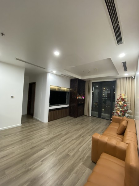 Bán căn hộ 3 ngủ, tòa R6 103M2 đủ đồ - Giá 5.8 tỷ