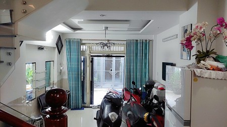 Cho thuê phòng trọ, phòng lạnh nữ, nội thất, ban công. Gần công viên Aeon Mall, 2.9tr