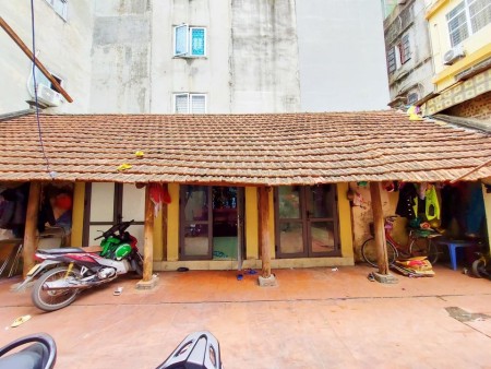 Chuyển nhượng căn nhà C4. Sổ Đỏ 150M trung tâm quận Đống Đa.