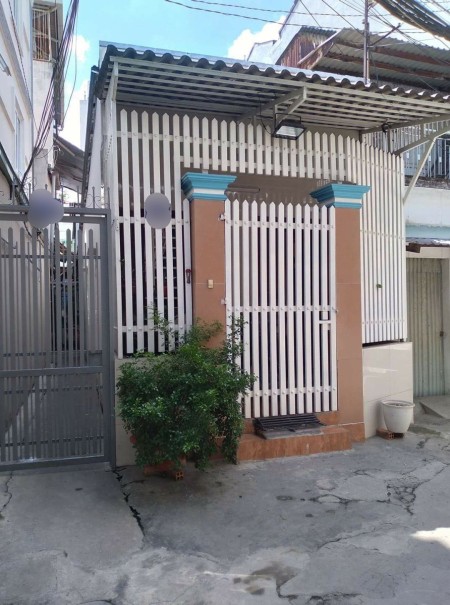 Bán nhà lớn, giá rẻ gần trung tâm Q1