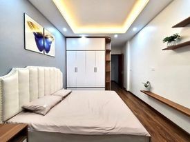 Bán gấp căn nhà gần Ngã Tư Sở, sát Royal City, ngõ nông 5m ra ô tô tránh.46m2 giá chỉ 3,85 tỷ.