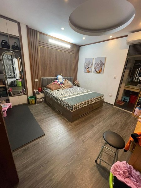 Bán Gấp căn nhà phố Giáp Bát ô tô đỗ cửa. giá rẻ quá