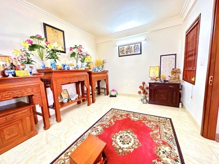 Bán nhà đẹp nằm trong khu phân lô Nguyễn Khánh Toàn, nhà đẹp 60m oto vào nhà giá 10 tỷ