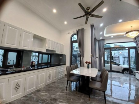 Bán biệt thư đẹp siêu rẻ ngay bến xe Trung tâm TP Đà Nẵng, 120m2, 4.2 tỷ