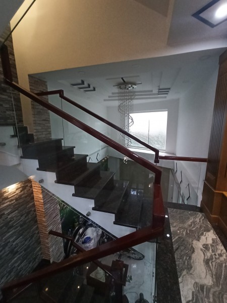 Bán nhà hẻm xe hơi ở Cống Lỡ, Tân Bình, 4.8 x 12.5, 5 tầng, tặng hết nội thất, giá 8.35 tỷ.