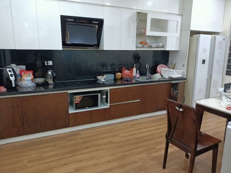 Bán nhà ngay Hoàng Quốc Việt Cầu Giấy 9.3tỷ 60m mt5.8m oto tránh gara kinh doanh đỉnh.