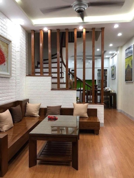 Cần bán ngôi nhà tại Hoàng Như Tiếp, khu vực an ninh tốt 35m nhỉnh 3 tỷ, 0355358386