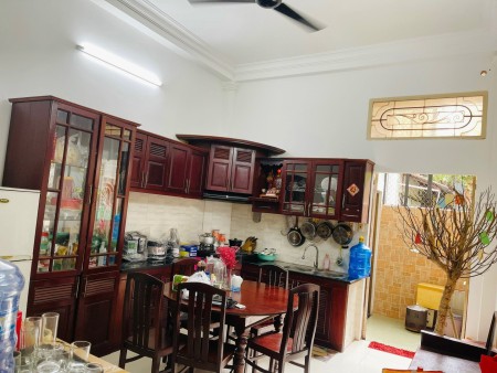 Cho thuê nhà 3 tầng vừa ở vừa kinh doanh cực đẹp Lũy Bán Bích Tân Phú