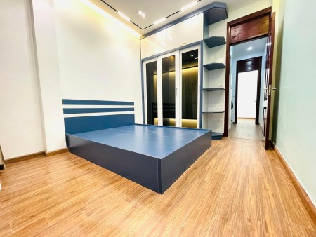 Bán nhà Nguyễn Trãi - Thanh Xuân, hàng xóm Royal City, lô góc, 5 tầng, ÔTÔ đỗ, giá 4.5 tỷ