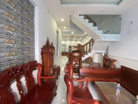 Bán gấp! Nhà 4 tầng 120m2, xe hơi đón tận nhà, gần Lê Văn Việt, chỉ 6 tỉ TL mạnh